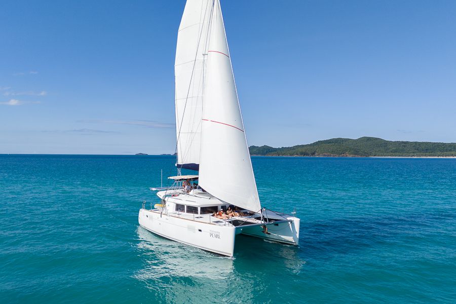 Sailing Catamaran Whitsundays whitsunday pearl sailing catamaran in the whitsundays