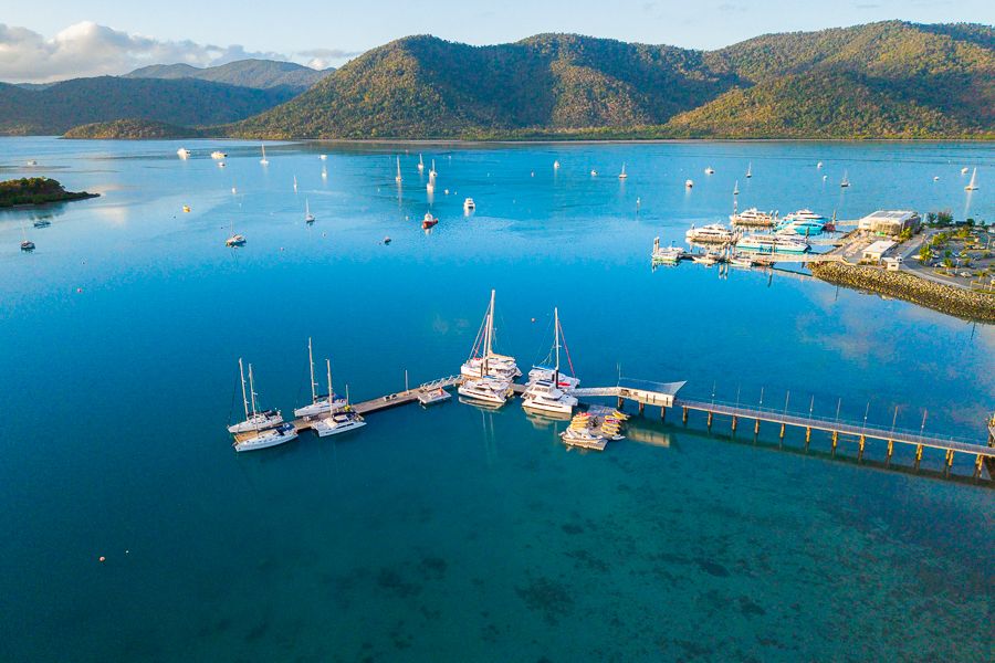 shute harbour ferry terminal in airlie beach whitsundays
