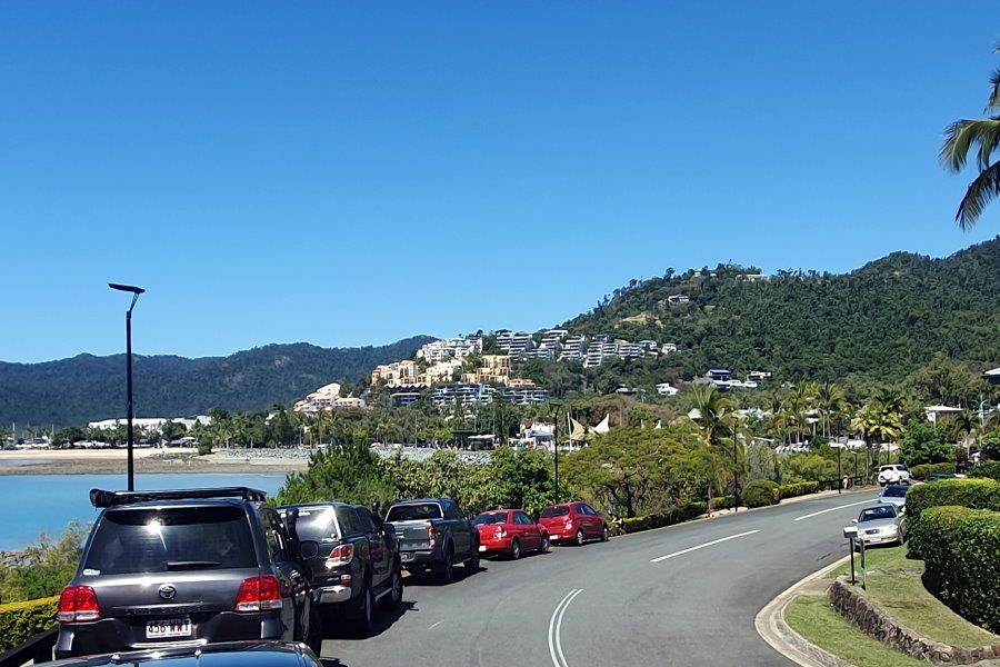 Free car parking near Airlies New Beach