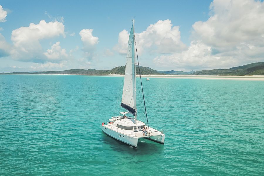 getaway sailing yacht, sailing past whitehaven beach