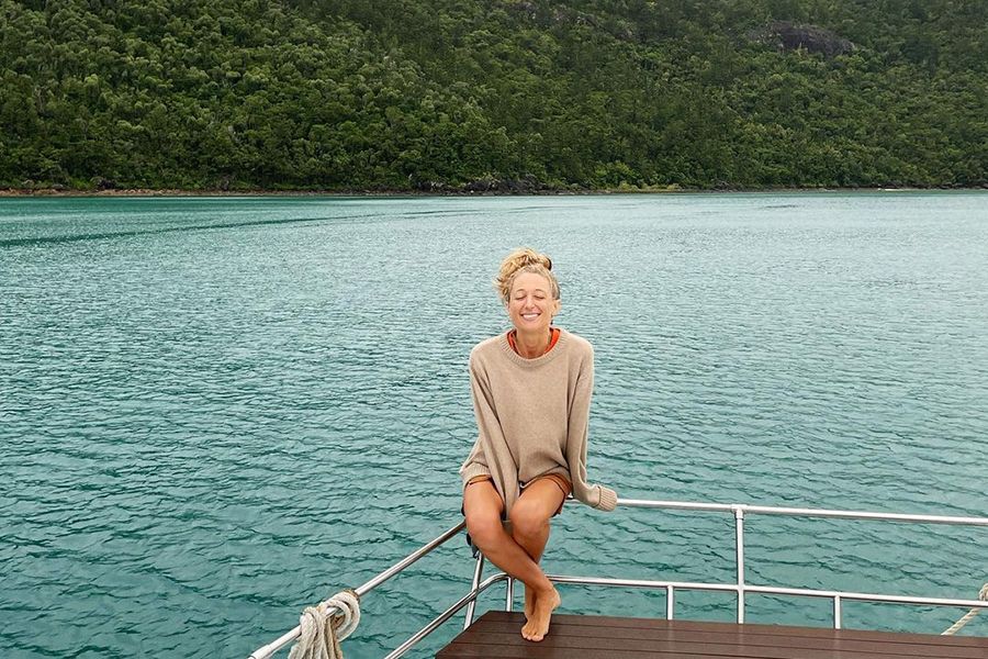 @travelswithnina instagram influencer in the Whitsundays Adventurer Sailing