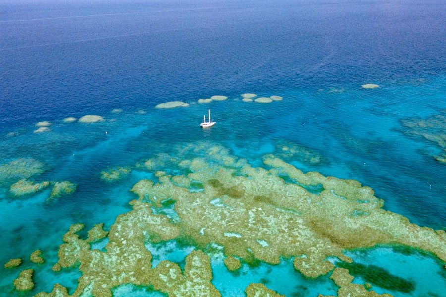 Great Barrier Reef Whitsundays Sailing in tropical paradise