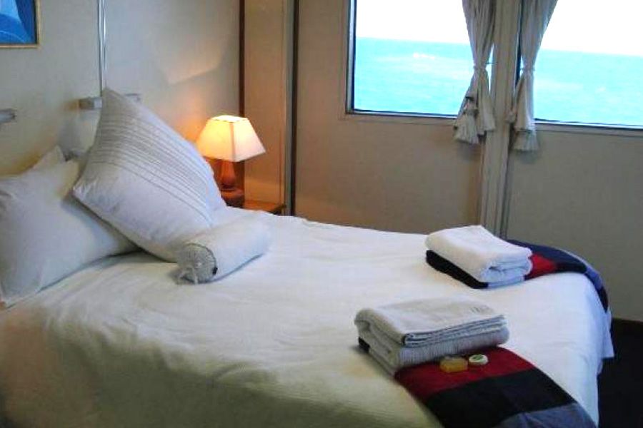 Liveaboard Great Barrier Reef Tour Luxury Room 