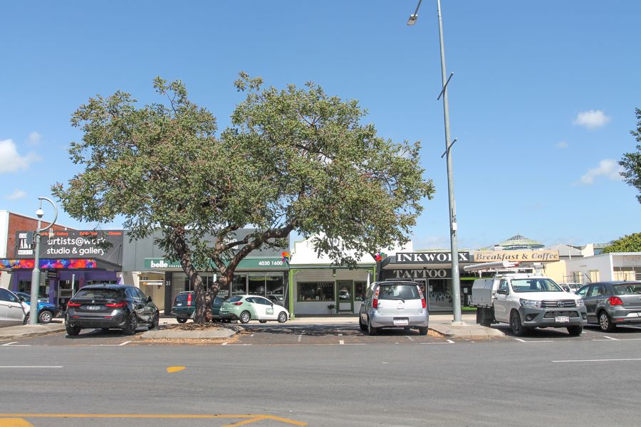 Centre median parking