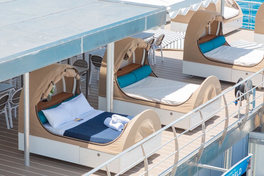 Reefworld deck, daybeds in sun