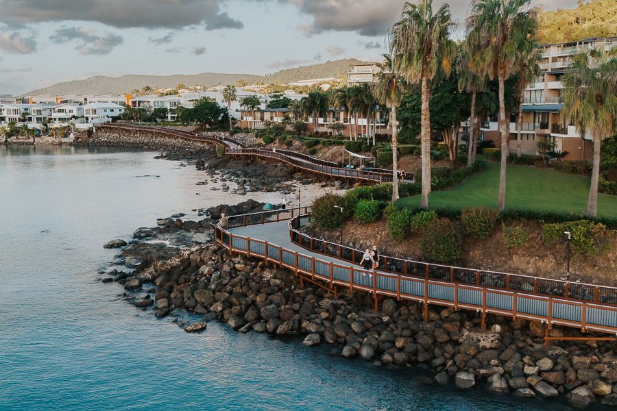 airlie beach boardwalk and ocean whitsundays