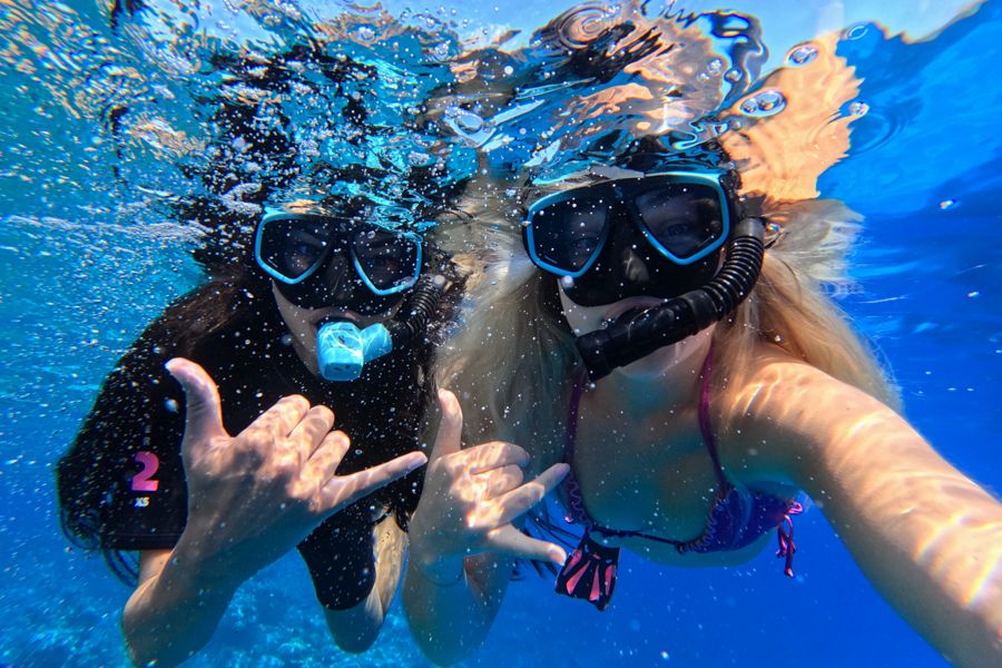 two girls snorkelling on the great barrier reef
