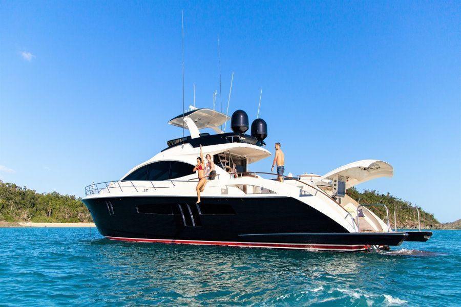 La Mar Superyacht in the Whitsundays