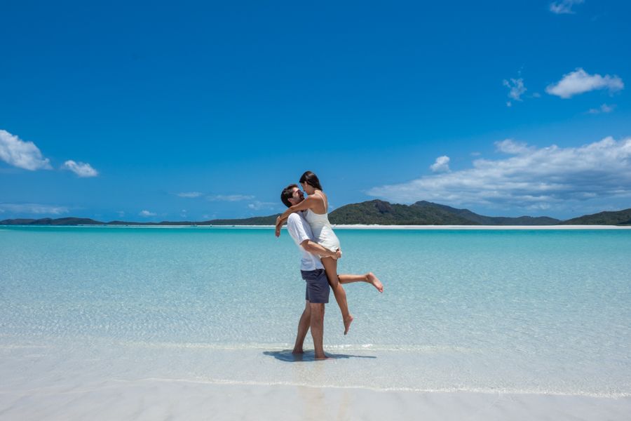 couple getting engaged on whitehaven beach