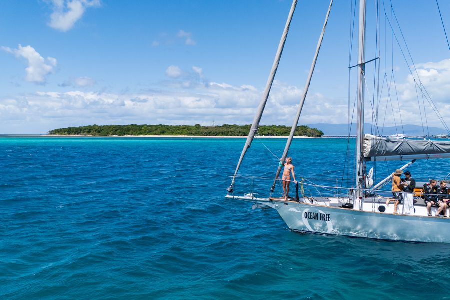 Great Barrier Reef sailing tour from Cairns Great Barrier Reef sailing tour from Cairns