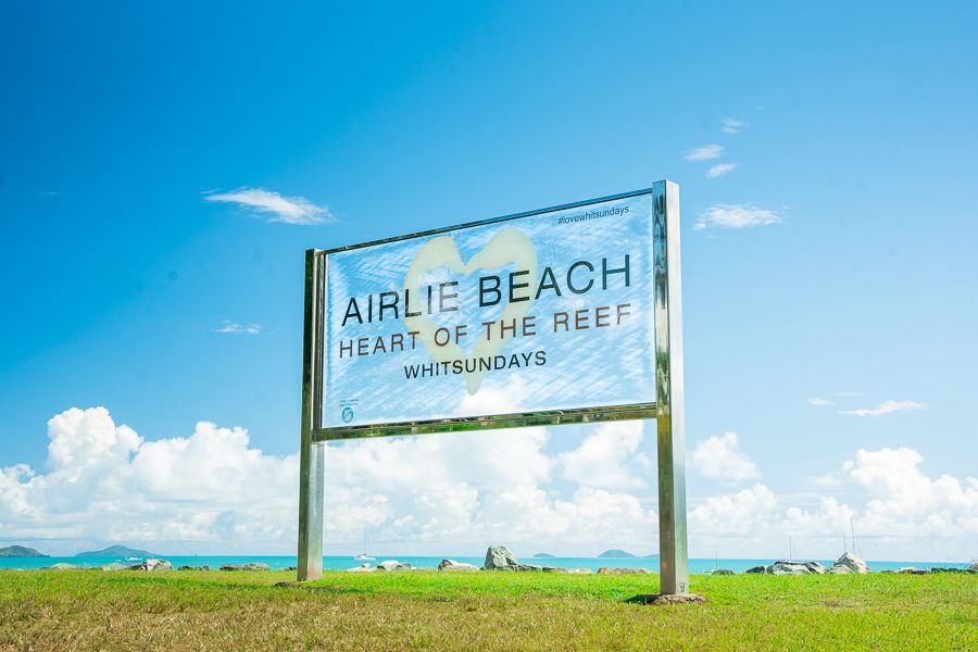 airlie beach heart of the whitsundays sign