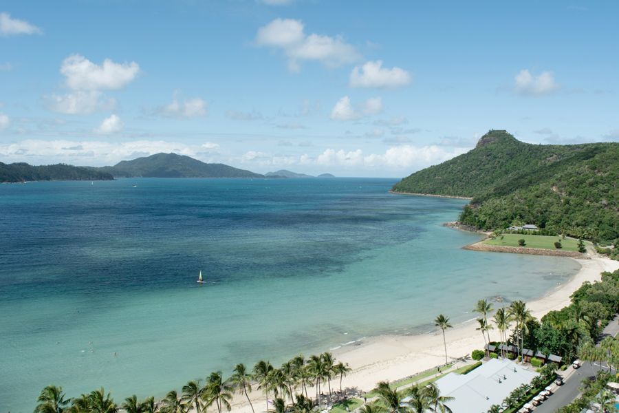 catseye beach hamilton island scenery