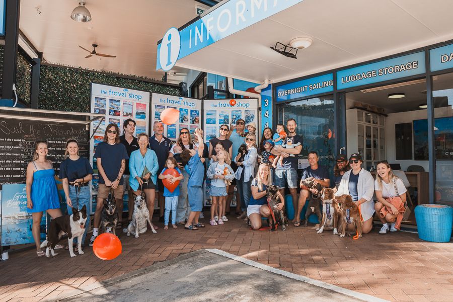Sailing Whitsundays team photo with dogs and babys 