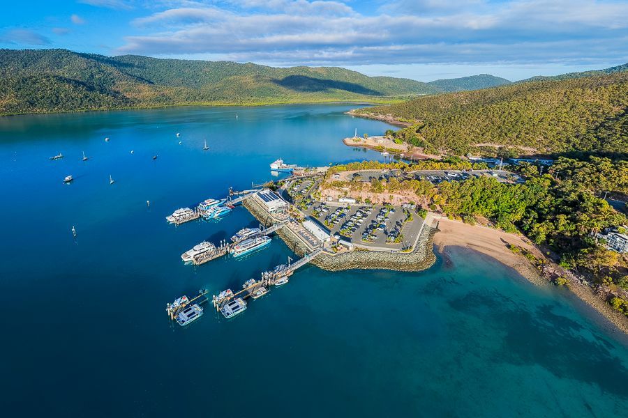 Sailing Whitsundays Hero Image For Airlie Beach Cruise Ship Schedule 2026