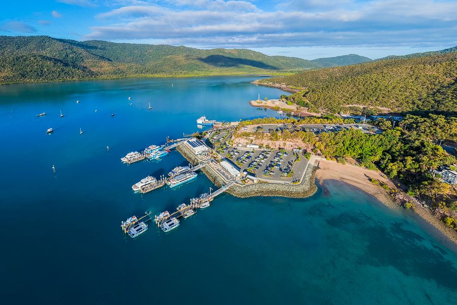 Sailing Whitsundays Hero Image For Airlie Beach Cruise Ship Schedule 2026